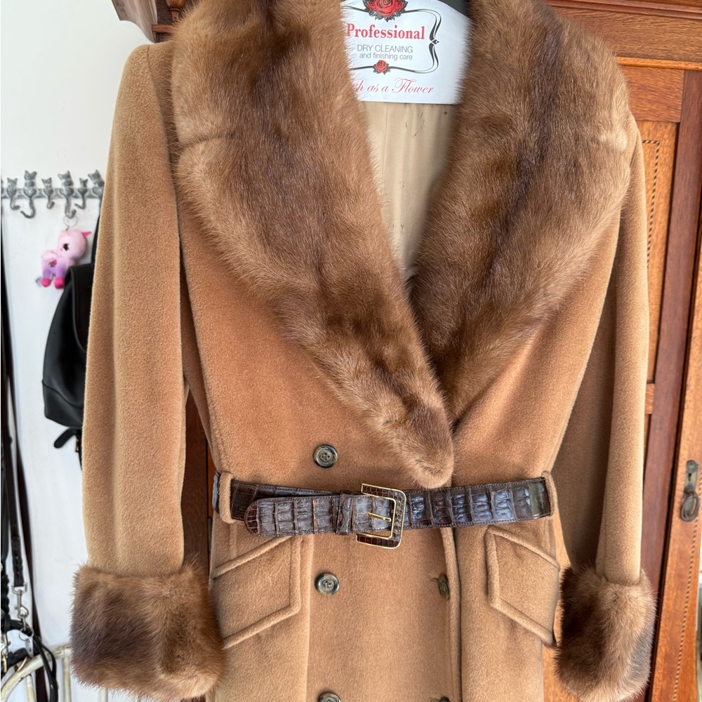 Elegant Brown Fur-Trimmed Women's Coat